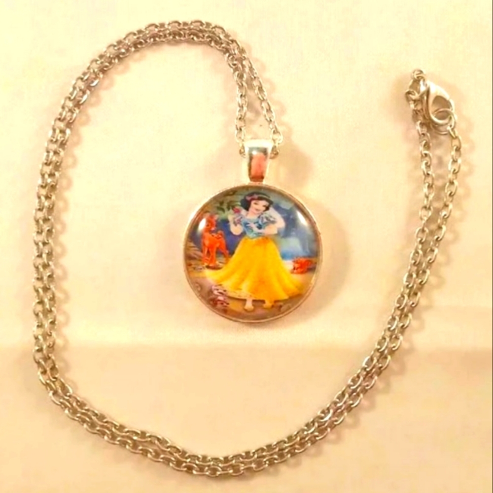 NEW! Gorgeous Snow White Princess Glass Cabochon Necklace 18" - GIFT